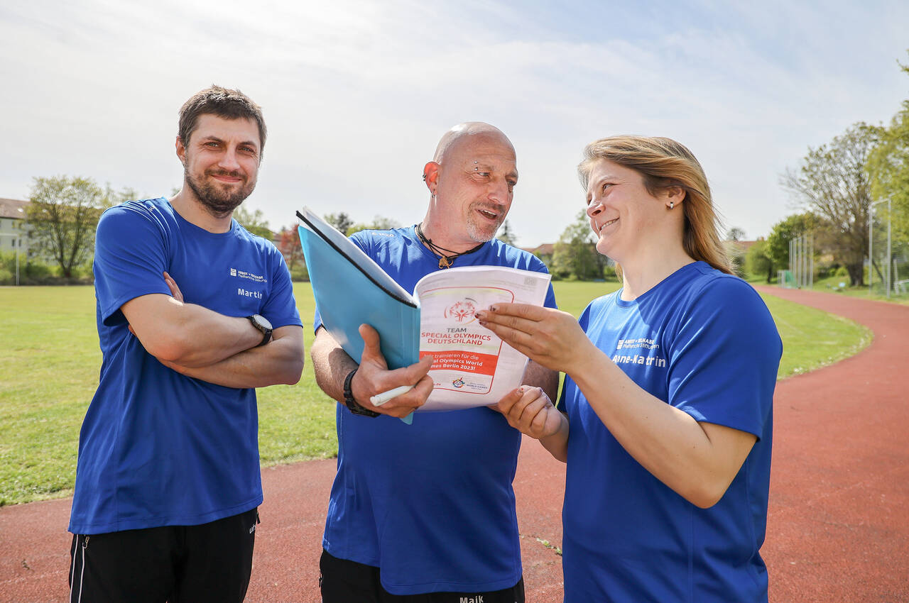 Special Olympics World Games 2023: Zwei Athleten aus den Stiftungen sind dabei Team Special Olympics World Games 2023: Martin Köhler, Übungsleiter Maik Greilich und Annekatrin Schache