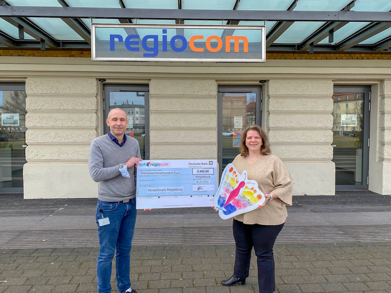 Spende: Kinderhospiz der Pfeifferschen Stiftungen freut sich über Unterstützung durch snt-regiocom Scheckübergabe der snt-regiocom an das Kinderhospiz Magdeburg