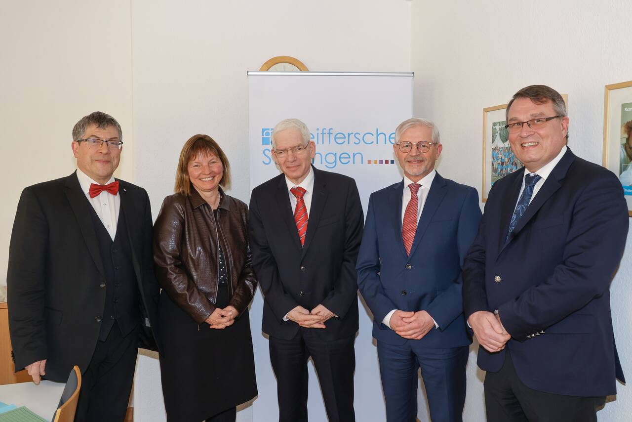 Gemeinsame Gespräche mit Vertretern der Pfeifferschen Stiftungen, der Landesregierung und der Evangelischen Kirche Gemeinsame Gespräche mit Dr. Schuster in den Pfeifferschen Stiftungen