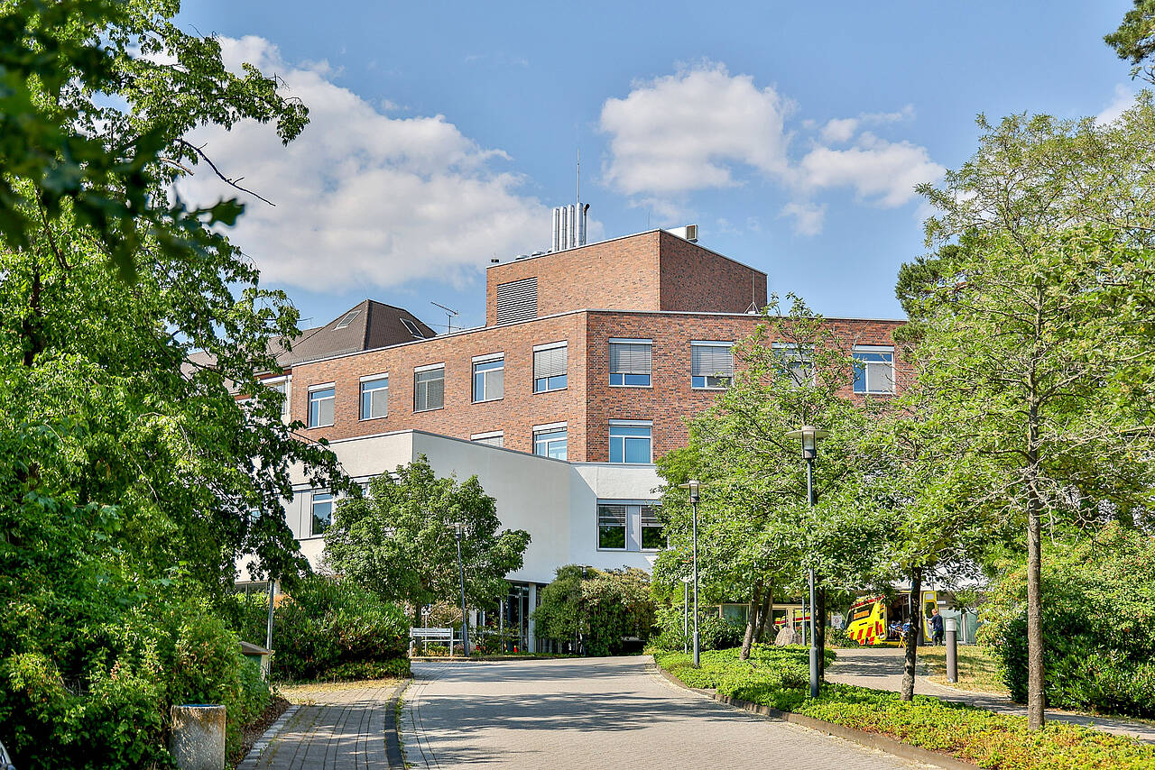 Übergabe der ärztlichen Leitung am Lungenkrebszentrum der Lungenklinik Lostau Einfahrt zur Lungenklinik Lostau