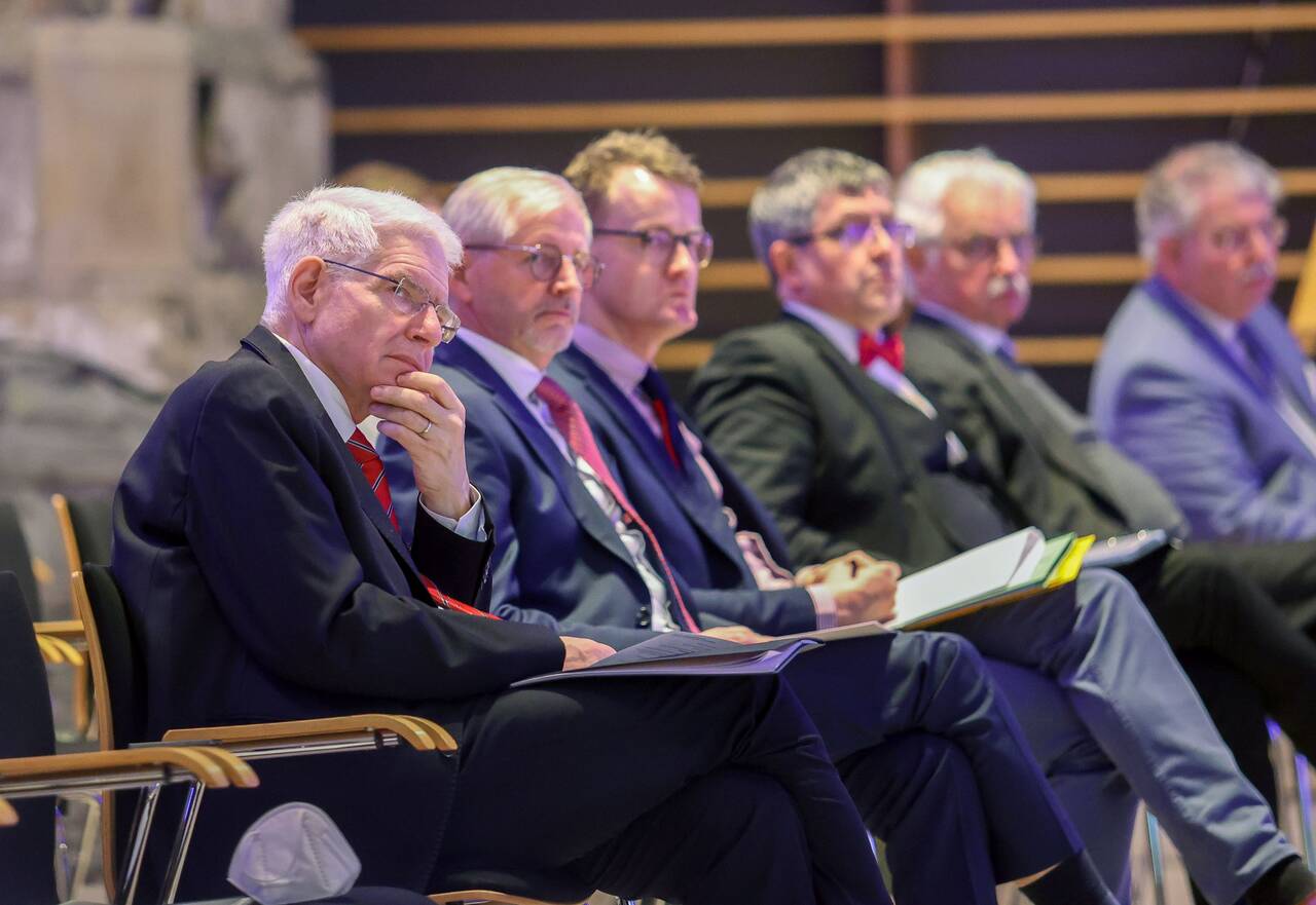 Dr. Schuster mit Vertretern der Landesregierung und der Evangelischen Kirche Mitteldeutschland Blick ins Publikum der Johanniskirche