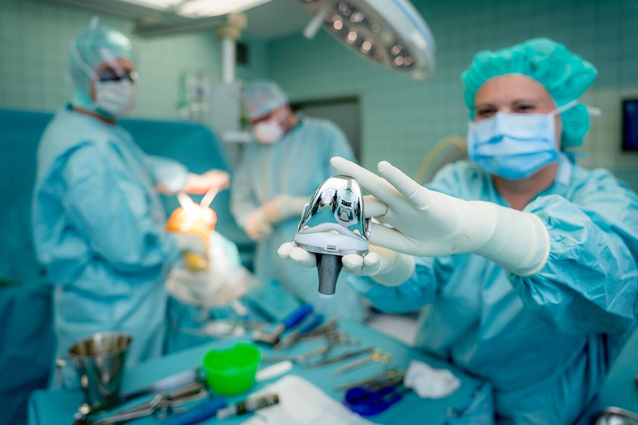 AOK-Studie: Klinik für Orthopädie und Unfallchirurgie in Magdeburg gehört zu den besten Kliniken für Hüftgelenk-Implantationen in Sachsen-Anhalt Ersatz eines Kniegelenks in der Klinik für Orthopädie der Pfeifferschen Stiftungen