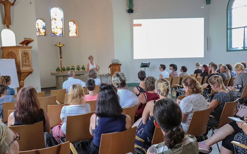 Selbstbestimmt bis in den Tod – Erster Fachtag der Palliativ- und Hospizakademie Dr. Helga Schlichting referiert in der Samariterkirche Magdeburg
