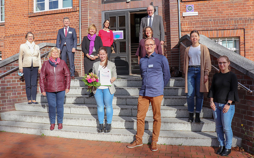 Beste Pflegeschülerin des Landes kommt aus dem Klinikum Pfeiffersche Stiftungen Urkundenübergabe Beste Pflegeschülerin Sachsen-Anhalt 2020