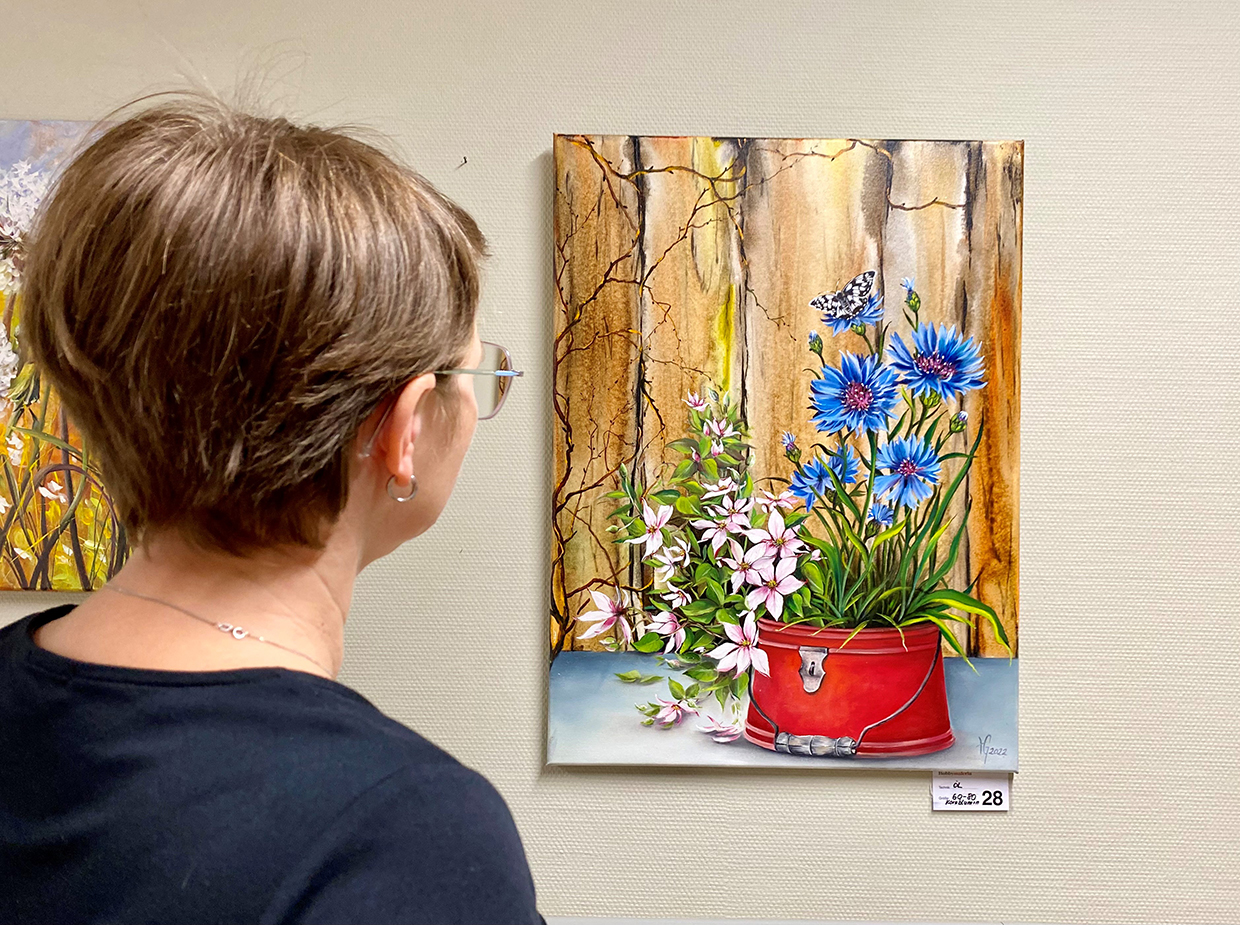 Kunst auf der Palliativstation – selbstverständlich! Lungenklinik Lostau zeigt Werke lokaler Malerin Kunstausstellung auf der Palliativstation der Lungenklinik Lostau